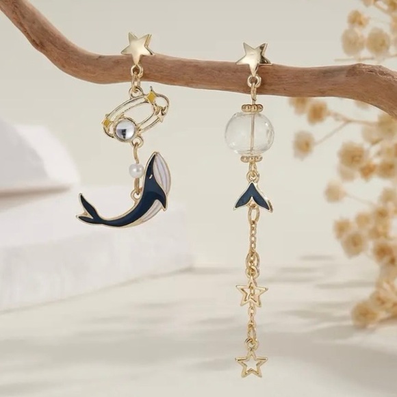 ✨Modcloth Baleen Whale Earrings - Picture 1 of 5